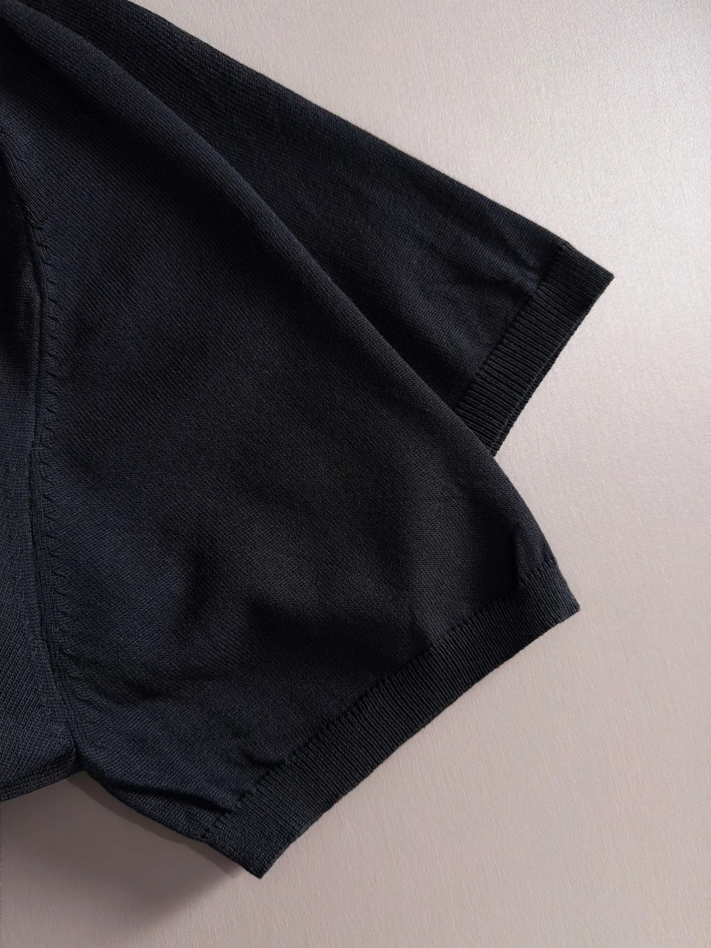 LP 36ss New Arrival men's short-sleeved T-shirt, complete with three labels, made of special high-weight linen yarn, feels substantial when weighed, and the upper body is more textured than ordinary T-shirts. This texture can cope with the weather and is suitable for both hot and cold conditions. Loose fit design, looks noble. Size: M to 3XL